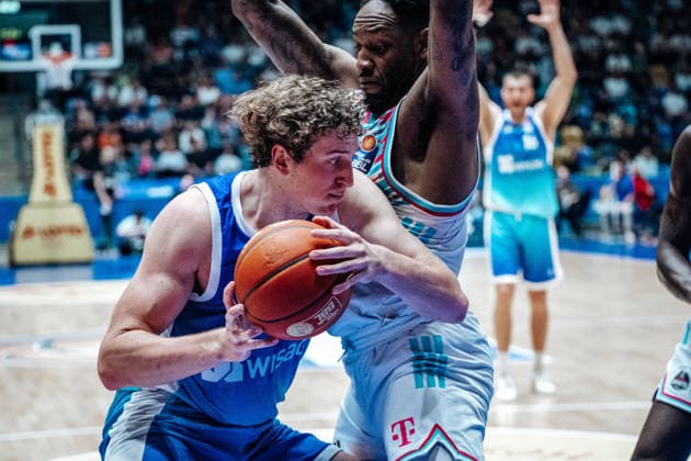 Jacob Holt (Skyliners Frankfurt, 10), Kur Jongkuch (Telekom Baskets Bonn, 15) GER, Skyliners Frankfurt vs. Telekom Baskets Bonn easyCredit BBL, Bundesliga, 32 Spieltag, Saison 2025 2026. 01.05.2026 Eibner-Pressefoto Attila Ziga GER, Skyliners Frankfurt vs. Telekom Baskets Bonn easyCredit BBL, Bundesliga, 32 Spieltag, Saison 2025 2026. 01.05.2026 Frankfurt am Main Copyright: xEibner-Pressefotox EP_AZA