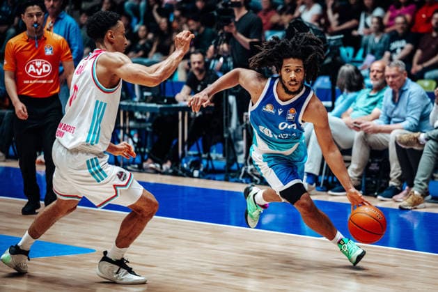 Joel Aminu (Telekom Baskets Bonn, 21), Tyger Campbell (Skyliners Frankfurt, 00) GER, Skyliners Frankfurt vs. Telekom Baskets Bonn easyCredit BBL, Bundesliga, 32 Spieltag, Saison 2025 2026. 01.05.2026 Eibner-Pressefoto Attila Ziga GER, Skyliners Frankfurt vs. Telekom Baskets Bonn easyCredit BBL, Bundesliga, 32 Spieltag, Saison 2025 2026. 01.05.2026 Frankfurt am Main Copyright: xEibner-Pressefotox EP_AZA