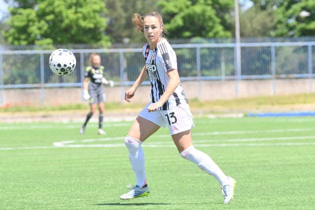 Lia Walti of Juventus FC in action during the Serie A Women Athora match between Napoli Women vs Juventus FC at Giuseppe Piccolo Stadium  Copyright: xAgostinoxGemito IPAxSportx xipa-agency.netx xx IPA_74372435 IPA_Agency_IPA74372435