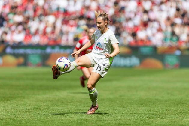 Google Pixel Frauen-Bundesliga: 1. FC Köln - SV Werder Bremen; 02.05.2026 Michelle Weiss (Werder Bremen, 15) am 24. Spieltag der Google Pixel Frauen-Bundesliga im Spiel des 1. FC Köln gegen den SV Werder Bremen am 02.05.2026 im RheinEnergie-Stadion in Köln, Deutschland. Copyright: xBEAUTIFULxSPORTS Meuselx