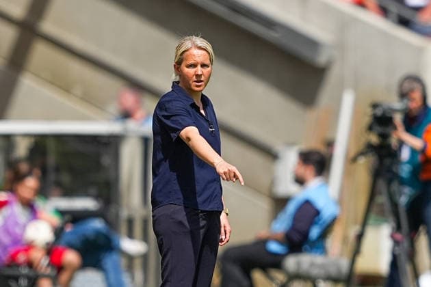 02.05.2026, xydrx, Frauen, Fußball, 1.Frauen-Bundesliga, 1.FC Köln - SV Werder Bremen, Saison 2025 2026, RheinEnergieSTADION: Friederike Kromp (Cheftrainerin SV Werder Bremen Frauen) gestikulierend DFB regulations prohibit any use of photographs as image sequences and or quasi-video. Copyright: HMBxMedia YannisxDreimann