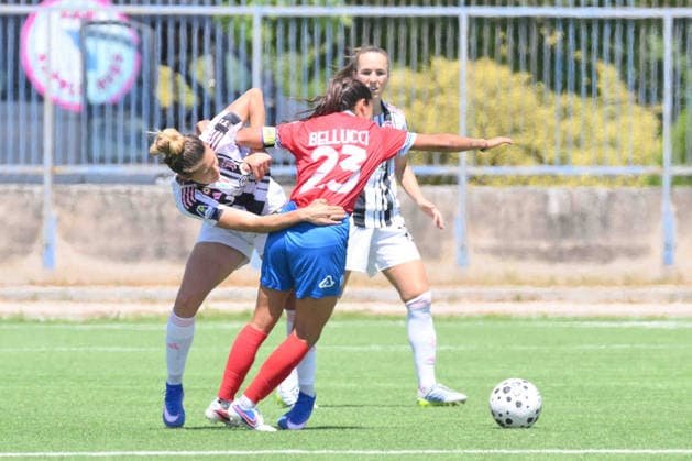 CALCIO - Serie A Femminile - Napoli Women vs Juventus FC Michela Cambiaghi of Juventus FC competes for the ball with Melissa Bellucci of Napoli Women during the Serie A Women Athora match between Napoli Women vs Juventus FC at Giuseppe Piccolo Stadium Cercola (NA) Italy  Copyright: xIPAxSport ABACAx