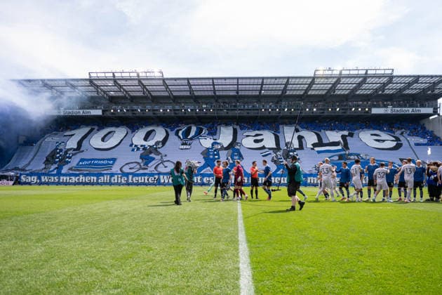 2. Bundesliga - 25 26 - Arminia Bielefeld - VfL Bochum am 02.05.2026 in der SchücoArena in Bielefeld Bielefeld mit einer Choreografie zu Spielbeginn