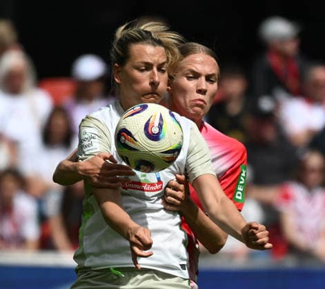 15.04.2026, xophax, Fussball , Frauen Bundesliga Google Pixel Frauen - Bundesliga 25 26. 1.FC Köln gegen Werder Bremen. Celina Degen , hinten ( 1.FC Köln ) und Medina Desic , vorn ( Werder Bremen ) (DFL DFB REGULATIONS PROHIBIT ANY USE OF PHOTOGRAPHS as IMAGE SEQUENCES and or QUASI-VIDEO) Koeln