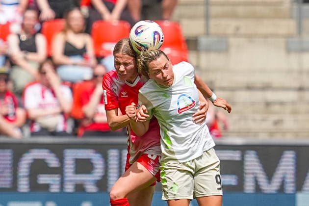02.05.2026, xydrx, Frauen, Fußball, 1.Frauen-Bundesliga, 1.FC Köln - SV Werder Bremen, Saison 2025 2026, RheinEnergieSTADION: Celina Degen (FC Köln, 5) im Zweikampf gegen Medina Desic (SV Werder Bremen, 9) DFB regulations prohibit any use of photographs as image sequences and or quasi-video. Copyright: HMBxMedia YannisxDreimann