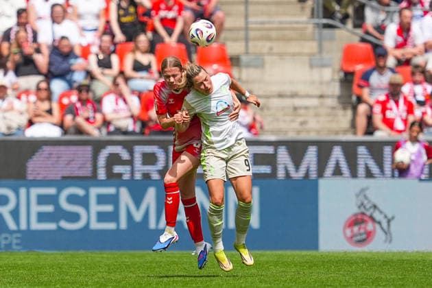 02.05.2026, xydrx, Frauen, Fußball, 1.Frauen-Bundesliga, 1.FC Köln - SV Werder Bremen, Saison 2025 2026, RheinEnergieSTADION: Celina Degen (FC Köln, 5) im Zweikampf gegen Medina Desic (SV Werder Bremen, 9) DFB regulations prohibit any use of photographs as image sequences and or quasi-video. Copyright: HMBxMedia YannisxDreimann