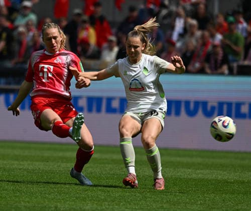 15.04.2026, xophax, Fussball , Frauen Bundesliga Google Pixel Frauen - Bundesliga 25 26. 1.FC Köln gegen Werder Bremen. Pauline Bremer , links ( 1.FC Köln ) und Michelle Weiß , rechts ( Werder Bremen ) (DFL DFB REGULATIONS PROHIBIT ANY USE OF PHOTOGRAPHS as IMAGE SEQUENCES and or QUASI-VIDEO) Koeln
