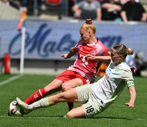 15.04.2026, xophax, Fussball , Frauen Bundesliga Google Pixel Frauen - Bundesliga 25 26. 1.FC Köln gegen Werder Bremen. Laura Vogt , links ( 1.FC Köln ) und Lina Hausicke ( Werder Bremen ) , rechts (DFL DFB REGULATIONS PROHIBIT ANY USE OF PHOTOGRAPHS as IMAGE SEQUENCES and or QUASI-VIDEO) Koeln