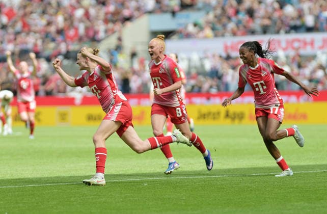 15.04.2026, xophax, Fussball , Frauen Bundesliga Google Pixel Frauen - Bundesliga 25 26. 1.FC Köln gegen Werder Bremen. Anna -Lena Stolze , links , Laura Vogt und Lydia Andrade, rechts ( alle 1.FC Köln ) nach dem 2 zu 0 (DFL DFB REGULATIONS PROHIBIT ANY USE OF PHOTOGRAPHS as IMAGE SEQUENCES and or QUASI-VIDEO) Koeln