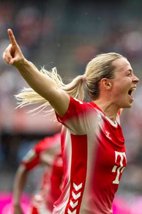 Google Pixel Frauen-Bundesliga: 1. FC Köln - SV Werder Bremen; 02.05.2026 Sandra Maria Jessen (1. FC Köln, 6) jubelt nach ihrem Tor zum 3:0 am 24. Spieltag der Google Pixel Frauen-Bundesliga im Spiel des 1. FC Köln gegen den SV Werder Bremen am 02.05.2026 im RheinEnergie-Stadion in Köln, Deutschland. Copyright: xBEAUTIFULxSPORTS Meuselx