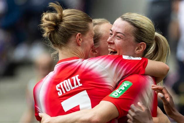 Google Pixel Frauen-Bundesliga: 1. FC Köln - SV Werder Bremen; 02.05.2026 Sandra Maria Jessen (1. FC Köln, 6) jubelt nach ihrem Tor zum 3:0 mit Anna-Lena Stolze (1. FC Köln, 7) am 24. Spieltag der Google Pixel Frauen-Bundesliga im Spiel des 1. FC Köln gegen den SV Werder Bremen am 02.05.2026 im RheinEnergie-Stadion in Köln, Deutschland. Copyright: xBEAUTIFULxSPORTS Meuselx
