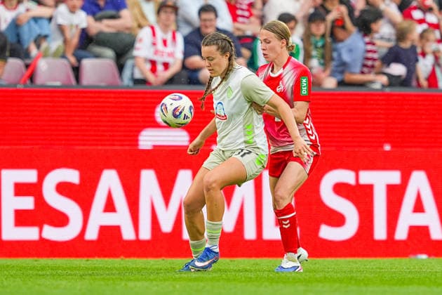 02.05.2026, xydrx, Frauen, Fußball, 1.Frauen-Bundesliga, 1.FC Köln - SV Werder Bremen, Saison 2025 2026, RheinEnergieSTADION: Mara Alber (SV Werder Bremen, 37) im Zweikampf gegen Celina Degen (FC Köln, 5) DFB regulations prohibit any use of photographs as image sequences and or quasi-video. Copyright: HMBxMedia YannisxDreimann