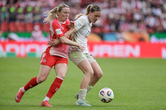 v.li.: Sandra Maria Jessen (1. FC Köln, 6) und Juliane Wirtz (SV Werder Bremen, 28) im Zweikampf, Duell, Dynamik, Aktion, Action, Spielszene, DIE DFB-RICHTLINIEN UNTERSAGEN JEGLICHE NUTZUNG VON FOTOS ALS SEQUENZBILDER UND ODER VIDEOÄHNLICHE FOTOSTRECKEN. DFB REGULATIONS PROHIBIT ANY USE OF PHOTOGRAPHS AS IMAGE SEQUENCES AND OR QUASI-VIDEO., 02.05.2026, Köln (Deutschland), Fussball, Google Pixel Frauen-Bundesliga, 1. FC Köln - SV Werder Bremen