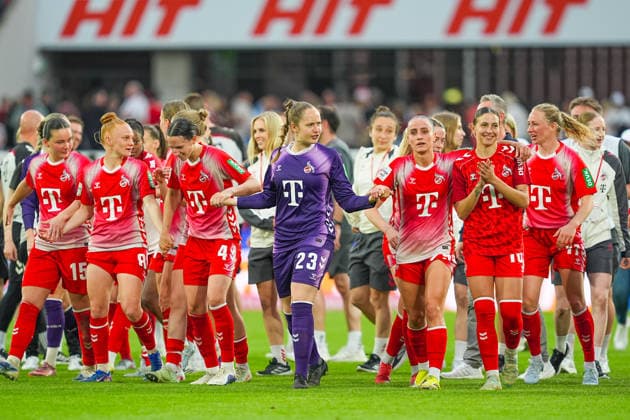 02.05.2026, xydrx, Frauen, Fußball, 1.Frauen-Bundesliga, 1.FC Köln - SV Werder Bremen, Saison 2025 2026, RheinEnergieSTADION: Amelie Bohnen (FC Köln, 15) Laura Vogt (FC Köln, 8) Sara Agrez (FC Köln, 4) Aurora Mikalsen (FC Köln, 23) Vanessa Leimenstoll (FC Köln, 29) Zoe Hasenauer (FC Köln, 16) Pauline Bremer (FC Köln, 11) bejubeln den Sieg DFB regulations prohibit any use of photographs as image sequences and or quasi-video. Copyright: HMBxMedia YannisxDreimann