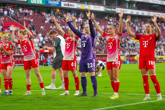 02.05.2026, xydrx, Frauen, Fußball, 1.Frauen-Bundesliga, 1.FC Köln - SV Werder Bremen, Saison 2025 2026, RheinEnergieSTADION: Sandra Maria Jessen (FC Köln, 6) Anna-Lena Stolze (FC Köln, 7) Sara Agrez (FC Köln, 4) Aurora Mikalsen (FC Köln, 23) Vanessa Leimenstoll (FC Köln, 29) Zoe Hasenauer (FC Köln, 16) bejubeln den Sieg DFB regulations prohibit any use of photographs as image sequences and or quasi-video. Copyright: HMBxMedia YannisxDreimann