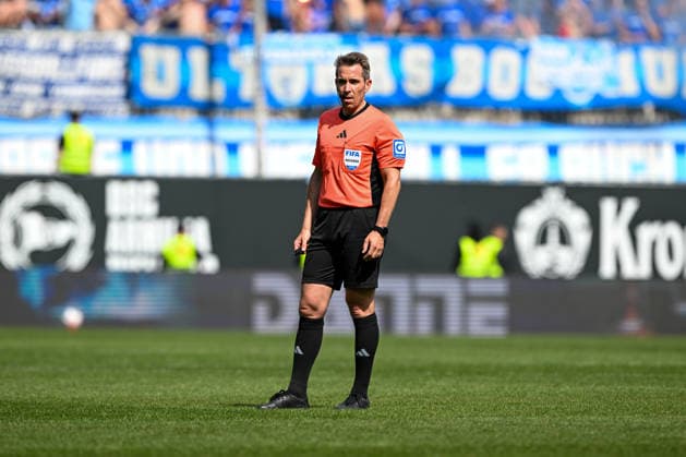 2. Bundesliga - 25 26 - Arminia Bielefeld - VfL Bochum am 02.05.2026 in der SchücoArena in Bielefeld Schiedsrichter Stieler, Tobias