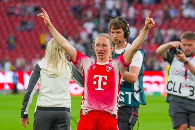 02.05.2026, xydrx, Frauen, Fußball, 1.Frauen-Bundesliga, 1.FC Köln - SV Werder Bremen, Saison 2025 2026, RheinEnergieSTADION: Pauline Bremer (FC Köln, 11) bejubelt den 3:0 Sieg DFB regulations prohibit any use of photographs as image sequences and or quasi-video. Copyright: HMBxMedia YannisxDreimann