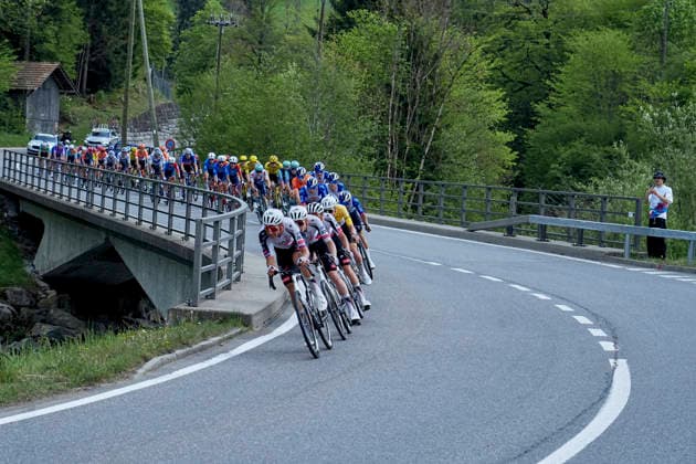 02.05.2026, Tour de Romandie 2026 – 4. Etappe: Sprint in Garstatt Fahrer bei Garstatt (Gemeinde Boltigen, km 122,0) auf der 4. Etappe der Tour de Romandie 2026. Boltigen Garstatt Bern Switzerland
