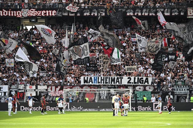 Sport Bilder des Tages 02.05.2026, xsltx, Fussball 1.Bundesliga, Eintracht Frankfurt - Hamburger SV v.l. Fans Eintracht Frankfurt, Stimmung, Schals, Spruchband, Banner WaHlheimat 2. Liga (DFL DFB REGULATIONS PROHIBIT ANY USE OF PHOTOGRAPHS as IMAGE SEQUENCES and or QUASI-VIDEO) Frankfurt am Main *** 02 05 2026, xsltx, Fußball 1 Bundesliga, Eintracht Frankfurt Hamburger SV v l Fans Eintracht Frankfurt, Stimmung, Schals, Spruchband, Banner WaHlheimat 2 Liga DFL DFB REGULATIONS PROHIBIT ANY USE OF PHOTOGRAPHS as IMAGE SEQUENCES and or QUASI VIDEO Frankfurt am Main