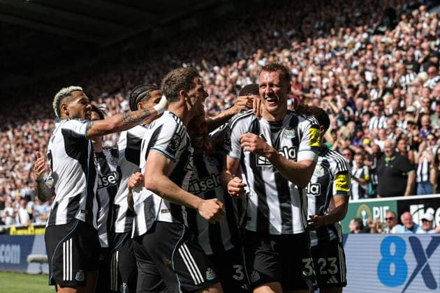 Premier League: Newcastle Untied v Brighton & Hove Albion Dan Burn of Newcastle United celebrates his goal to make it 2-0 with team mates during the Premier League match Newcastle Untied vs Brighton & Hove Albion at St. James s Park, Newcastle, United Kingdom on 02 May 2026 (Photo by Mark Cosgrove News Images) Newcastle St. James s Park Tyne and Wear United Kingdom Copyright: xMarkxCosgrove NewsxImagesx