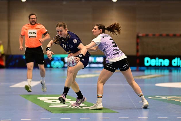 Handball I Frauen I Saison 2025-2026 I Play-Offs 5-11 I 3. Spieltag I Buxtehuder SV - VfL Oldenburg I 02.05.2026 Isabelle Dölle (11, Buxtehuder Sportverein) Lana Teiken (3, VfL Oldenburg) Buxtehude Halle Nord Niedersachsen Deutschland Copyright: xLobeca FelixxSchlikisx