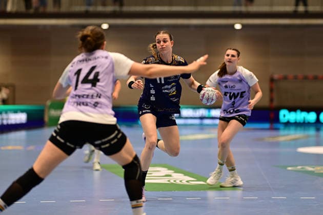 Handball I Frauen I Saison 2025-2026 I Play-Offs 5-11 I 3. Spieltag I Buxtehuder SV - VfL Oldenburg I 02.05.2026 Isabelle Dölle (11, Buxtehuder Sportverein) am Ball Buxtehude Halle Nord Niedersachsen Deutschland Copyright: xLobeca FelixxSchlikisx