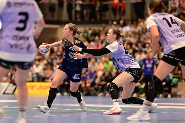 Handball I Frauen I Saison 2025-2026 I Play-Offs 5-11 I 3. Spieltag I Buxtehuder SV - VfL Oldenburg I 02.05.2026 Johanna Andresen (18, Buxtehuder Sportverein) Lisa-Marie Fragge (44, VfL Oldenburg) Buxtehude Halle Nord Niedersachsen Deutschland Copyright: xLobeca FelixxSchlikisx