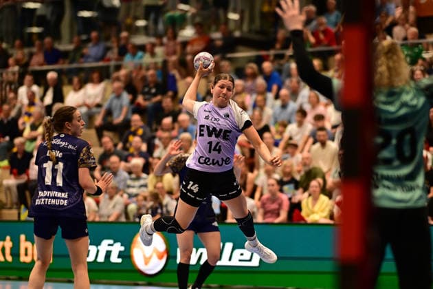 Handball I Frauen I Saison 2025-2026 I Play-Offs 5-11 I 3. Spieltag I Buxtehuder SV - VfL Oldenburg I 02.05.2026 Wurf Marie Steffen (14, VfL Oldenburg) Buxtehude Halle Nord Niedersachsen Deutschland Copyright: xLobeca FelixxSchlikisx