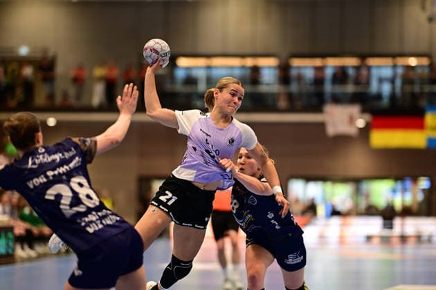 Handball I Frauen I Saison 2025-2026 I Play-Offs 5-11 I 3. Spieltag I Buxtehuder SV - VfL Oldenburg I 02.05.2026 Wurf Joanna Granicka (21, VfL Oldenburg) Buxtehude Halle Nord Niedersachsen Deutschland Copyright: xLobeca FelixxSchlikisx