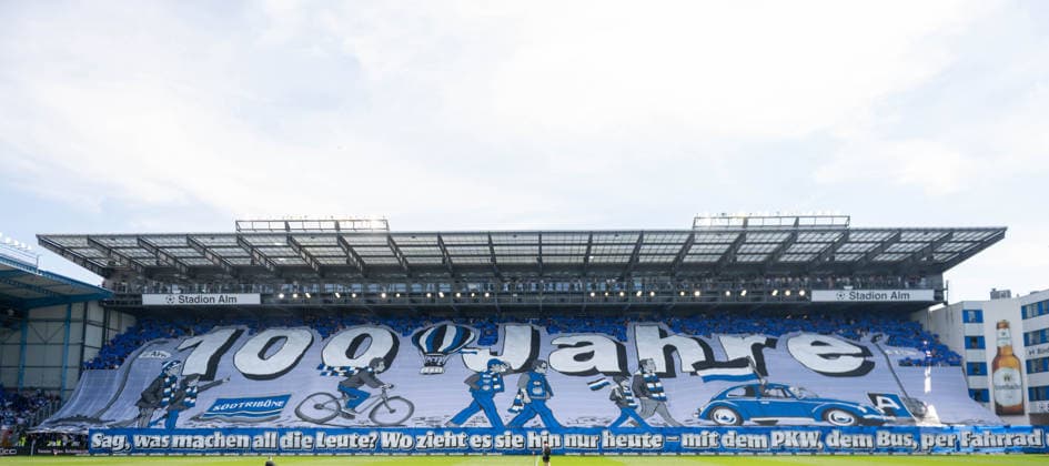 2. Bundesliga - 25 26 - Arminia Bielefeld - VfL Bochum am 02.05.2026 in der SchücoArena in Bielefeld Bielefeld mit einer Choreografie zu Spielbeginn