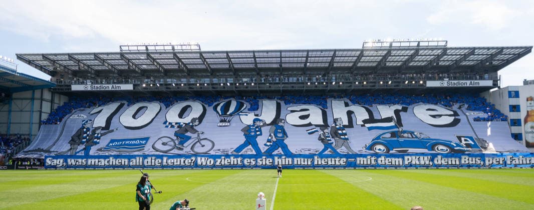 2. Bundesliga - 25 26 - Arminia Bielefeld - VfL Bochum am 02.05.2026 in der SchücoArena in Bielefeld Bielefeld mit einer Choreografie zu Spielbeginn