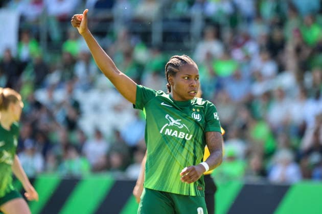 Wolfsburg, Deutschland: 02. Mai 2026 - 1. Frauen Bundesliga - 24. Spieltag - VfL Wolfsburg vs. RB Leipzig Im Bild: Lineth Beerensteyn (VfL Wolfsburg) zeigt Daumen hoch Copyright: HMBxMedia MadeleinexFantini