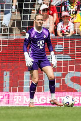 Google Pixel Frauen-Bundesliga: 1. FC Köln - SV Werder Bremen; 02.05.2026 Lisa Schmitz (1. FC Köln, 1) am 24. Spieltag der Google Pixel Frauen-Bundesliga im Spiel des 1. FC Köln gegen den SV Werder Bremen am 02.05.2026 im RheinEnergie-Stadion in Köln, Deutschland. Copyright: xBEAUTIFULxSPORTS Meuselx