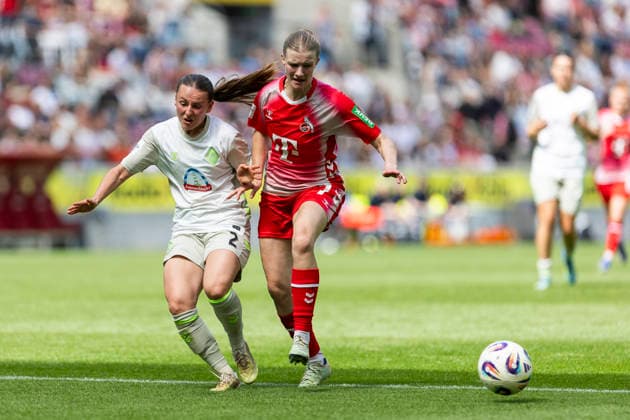Google Pixel Frauen-Bundesliga: 1. FC Köln - SV Werder Bremen; 02.05.2026 Anna-Lena Stolze (1. FC Köln, 7), Chiara D Angelo (Werder Bremen, 2) am 24. Spieltag der Google Pixel Frauen-Bundesliga im Spiel des 1. FC Köln gegen den SV Werder Bremen am 02.05.2026 im RheinEnergie-Stadion in Köln, Deutschland. Copyright: xBEAUTIFULxSPORTS Meuselx