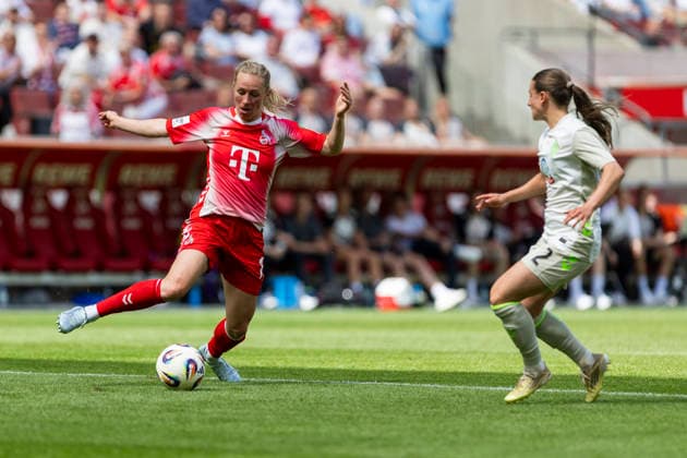 Google Pixel Frauen-Bundesliga: 1. FC Köln - SV Werder Bremen; 02.05.2026 Pauline Bremer (1. FC Köln, 11), Chiara D Angelo (Werder Bremen, 2) am 24. Spieltag der Google Pixel Frauen-Bundesliga im Spiel des 1. FC Köln gegen den SV Werder Bremen am 02.05.2026 im RheinEnergie-Stadion in Köln, Deutschland. Copyright: xBEAUTIFULxSPORTS Meuselx