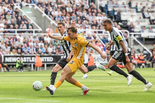 Premier League: Newcastle Untied v Brighton & Hove Albion Jack Hinshelwood of Brighton & Hove Albion scores to make it 2-1 during the Premier League match Newcastle Untied vs Brighton & Hove Albion at St. James s Park, Newcastle, United Kingdom on 02 May 2026 (Photo by Mark Cosgrove News Images) Newcastle St. James s Park Tyne and Wear United Kingdom Copyright: xMarkxCosgrove NewsxImagesx