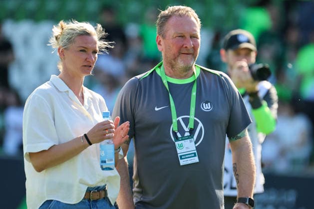 Wolfsburg, Deutschland: 02. Mai 2026 - 1. Frauen Bundesliga - 24. Spieltag - VfL Wolfsburg vs. RB Leipzig Im Bild: v.li. Alexandra Popp (VfL) nach dem Heimsieg gegen RB Leipzig beim Abschlussjubel Copyright: HMBxMedia MadeleinexFantini