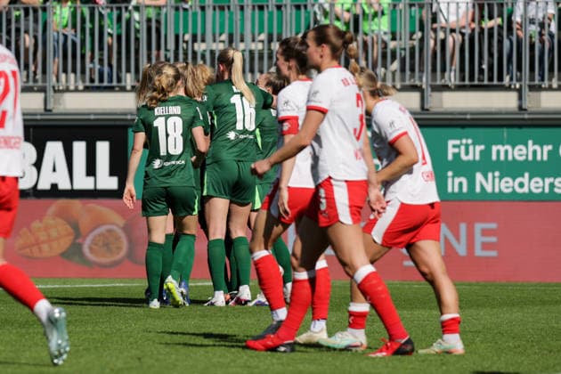 02.05.2026, xgrfx, Fussball Google Pixel Frauen-Bundesliga, VfL Wolfsburg - RB Leipzig v.l. Tor, Lena Lattwein zum 2:1 (VfL Wolfsburg) (DFL DFB REGULATIONS PROHIBIT ANY USE OF PHOTOGRAPHS as IMAGE SEQUENCES and or QUASI-VIDEO) Wolfsburg