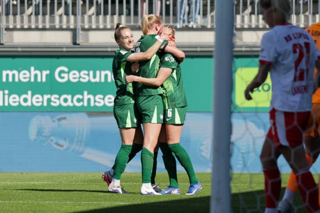 02.05.2026, xgrfx, Fussball Google Pixel Frauen-Bundesliga, VfL Wolfsburg - RB Leipzig v.l. Tor, Janina Minge zum 1:1 (VfL Wolfsburg) (DFL DFB REGULATIONS PROHIBIT ANY USE OF PHOTOGRAPHS as IMAGE SEQUENCES and or QUASI-VIDEO) Wolfsburg