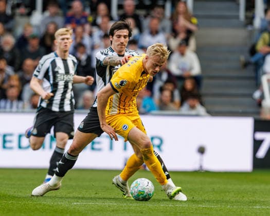 2nd May 2026; St James Park, Newcastle, England; Premier League Football, Newcastle United versus Brighton and Hove Albion; Sandro Tonali of Newcastle United battles with Jan Paul van Hecke of Brighton WMxSportsxMedia