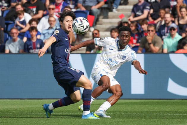 FOOTBALL : Paris Saint Germain Vs FC Lorient - Ligue 1 - 02 05 2026 Arsene Kouassi (FC Lorient) Vs Lee Kang-In (PSG) ParisFrance  Copyright: xMichaelxBaucherx