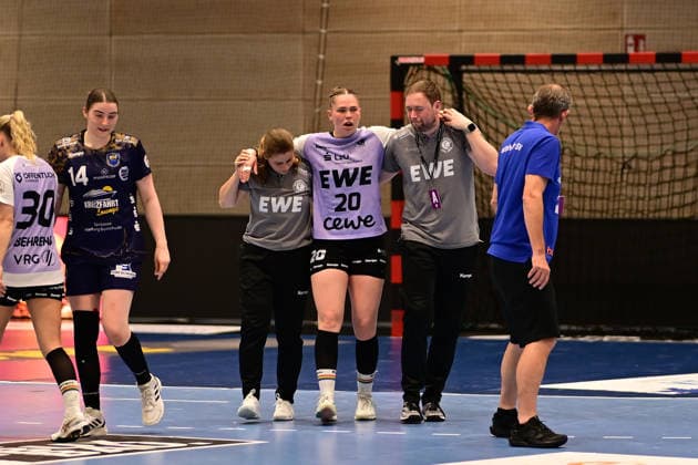 Handball I Frauen I Saison 2025-2026 I Play-Offs 5-11 I 3. Spieltag I Buxtehuder SV - VfL Oldenburg I 02.05.2026 Verletzung bei Ariane Pfundstein (20, VfL Oldenburg) Buxtehude Halle Nord Niedersachsen Deutschland Copyright: xLobeca FelixxSchlikisx