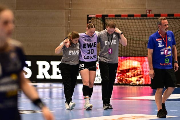 Handball I Frauen I Saison 2025-2026 I Play-Offs 5-11 I 3. Spieltag I Buxtehuder SV - VfL Oldenburg I 02.05.2026 Verletzung bei Ariane Pfundstein (20, VfL Oldenburg) Buxtehude Halle Nord Niedersachsen Deutschland Copyright: xLobeca FelixxSchlikisx