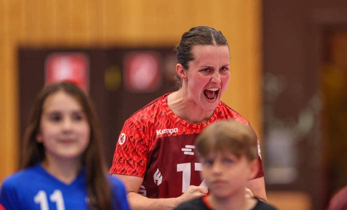 GER, Bensheim, HSG Bensheim Auerbach Flames vs Borussia Dortmund, Alsco Handball Bundesliga Frauen, Handball, DHB, Spielzeit 2025 2026, Weststadthalle Bensheim, Playoff Halbfinale, 2. Spiel im Bild: Lisa Friedberger (HSG Bensheim Auerbach Flames Frauen 17), Abschied, Emotionen, letztes Spiel DFB DFL REGULATIONS PROHIBIT ANY USE OF PHOTOGRAPHS AS IMAGE SEQUENCES AND OR QUASI-VIDEO, 02.05.2026 Copyright: HMBxMedia HendrikxHamelau