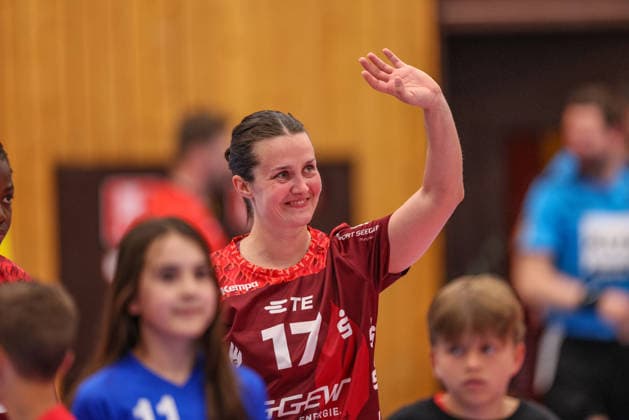 GER, Bensheim, HSG Bensheim Auerbach Flames vs Borussia Dortmund, Alsco Handball Bundesliga Frauen, Handball, DHB, Spielzeit 2025 2026, Weststadthalle Bensheim, Playoff Halbfinale, 2. Spiel im Bild: Lisa Friedberger (HSG Bensheim Auerbach Flames Frauen 17), Abschied, Emotionen, letztes Spiel DFB DFL REGULATIONS PROHIBIT ANY USE OF PHOTOGRAPHS AS IMAGE SEQUENCES AND OR QUASI-VIDEO, 02.05.2026 Copyright: HMBxMedia HendrikxHamelau