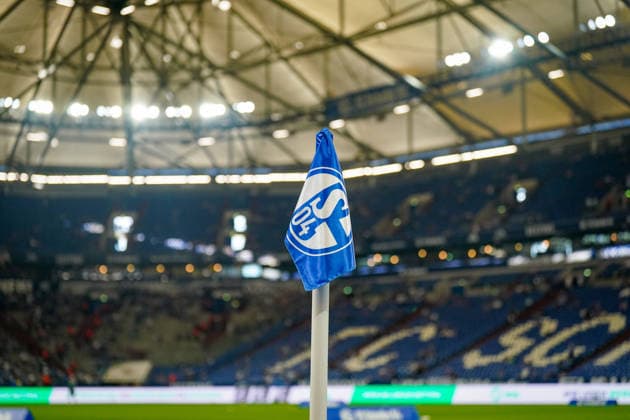 Deutschland: Fussball 2. Bundesliga 2025 - 2026, 32. Spieltag - FC Schalke 04 vs Fortuna Düsseldorf - Veltins Arena (Schalke): Eckfahne, Symbolfoto, Sportstätte, Totale, innen Innenansicht *** Germany Soccer 2 Bundesliga 2025 2026, 32 Matchday FC Schalke 04 vs Fortuna Düsseldorf Veltins Arena Schalke Corner flag, symbol photo, sports facility, long shot, inside interior view Copyright: xJOERANxSTEINSIEKx