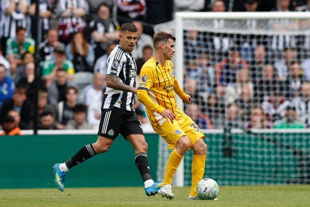 Newcastle United v Brighton & Hove Albion, Premier League Bruno Guimaraes of Newcastle United closes down Pascal Groß of Brighton & Hove Albion during the Newcastle United v Brighton & Hove Albion Premier League match at St. James Park, Newcastle Upon Tyne, England on 2 May 2026 Credit: Craig Cowan Every Second Media Editorial use only. All images are copyright Every Second Media Limited. No images may be reproduced without prior permission. All rights reserved. Premier League and Football League images are subject to licensing agreements with Football DataCo Limited. see https: www.football-dataco.com Copyright: xIMAGO EveryxSecondxMediax ESM-1970-0136 CraigxCowanx xEveryxSecondxMediax