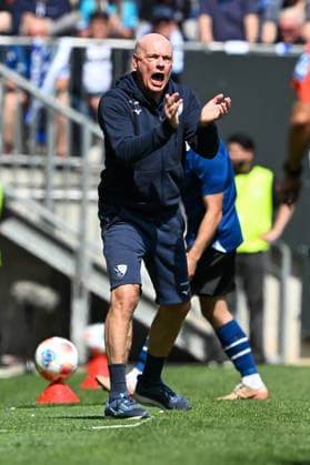 2. Bundesliga - 25 26 - Arminia Bielefeld - VfL Bochum am 02.05.2026 in der SchücoArena in Bielefeld Trainer Uwe Rösler Roesler (Bochum) unzufrieden, enttäuscht, enttaeuscht, niedergeschlagen.