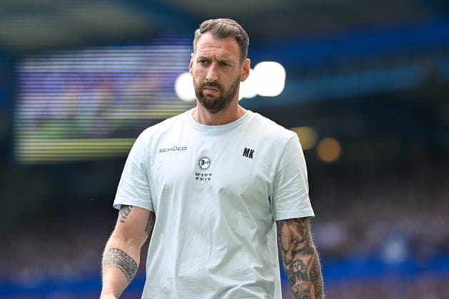 2. Bundesliga - 25 26 - Arminia Bielefeld - VfL Bochum am 02.05.2026 in der SchücoArena in Bielefeld Trainer Mitch Kniat (Bielefeld)