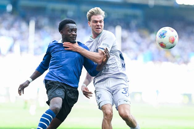 2. Bundesliga - 25 26 - Arminia Bielefeld - VfL Bochum am 02.05.2026 in der SchücoArena in Bielefeld Benjamin Boakye (Bielefeld) im Zweikampf gegen Leandro Morgalla (Bochum)